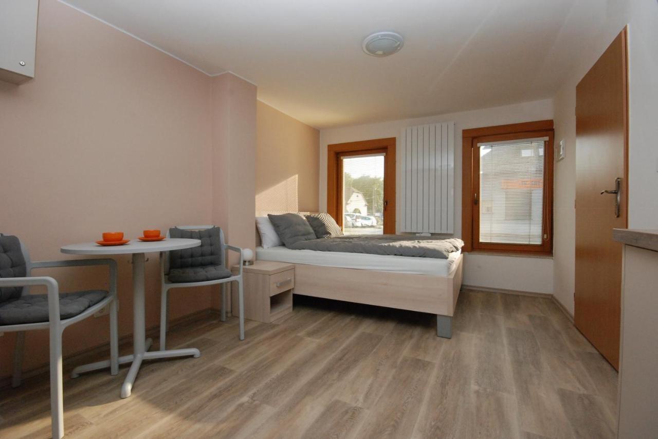 Apartman Mh Břeclav Eksteriør bilde
